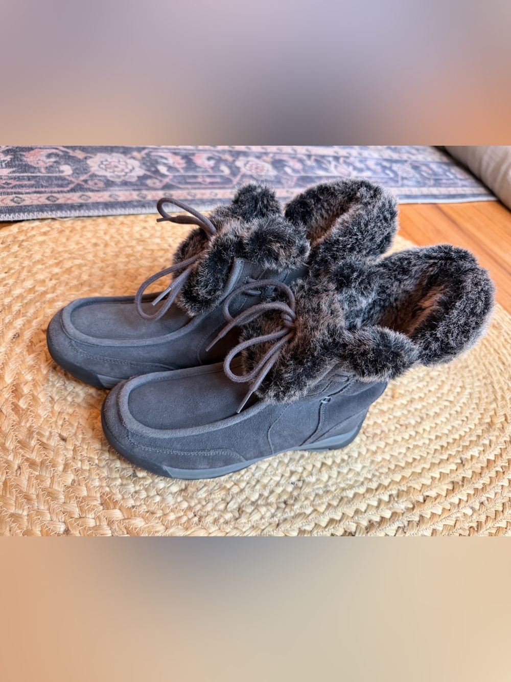 Lands' End Gray Suede Faux Fur Winter boots Women's Size 8 cozy moccasin-style